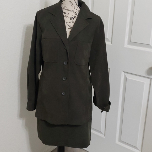 Hillard&Hanson Skirt & Jacket set - Picture 1 of 16